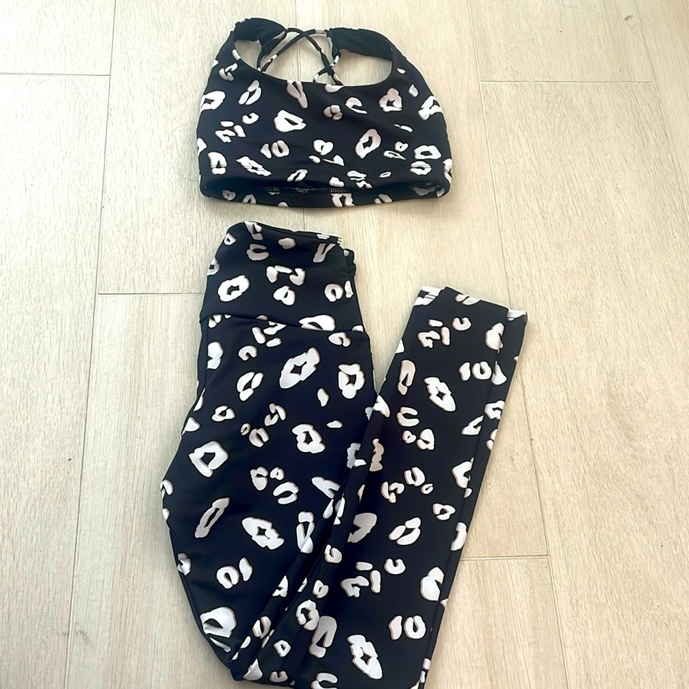 Onzie animal print set pants and crop top